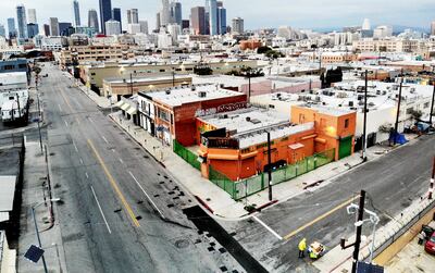 Las calles semivacías en ciudades de casi todo el mundo. El final del confinamiento ha de realizarse con cautela y responsabilidad.