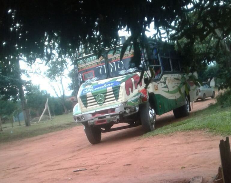 Bus abandonado en la v&iacute;a p&uacute;blica.