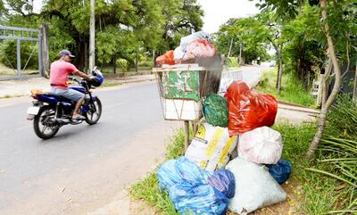 La falta de recolección de basura en San Antonio es un gran problema que el intendente aún no soluciona.