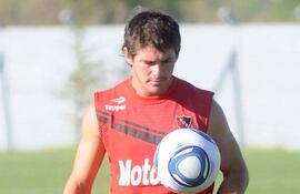 mauricio-sperduti-en-una-de-sus-ultimas-practicas-en-newells-old-boys-de-rosario--215704000000-1114423.jpg