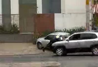 Agente de PMT fue agredido por un conductor.