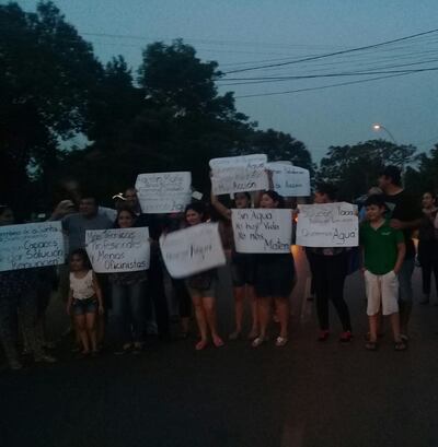 Reclamo de carapegueños por falta de agua.