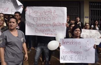 los-grandes-inocentes-y-terriblemente-perjudicados-de-la-malefica-rosca-politica-que-mantiene-las-universidades-garaje-activas-son-los-alumnos-estaf-194320000000-1588862.jpg