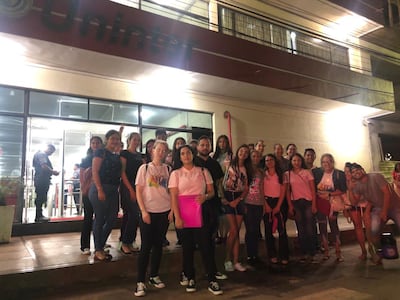 Estudiantes afectados por cierre de carreras.