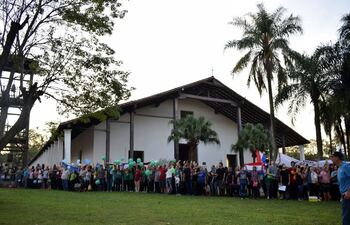 el-abrazo-solidario-de-los-mas-de-1-200-participantes-al-templo-de-yaguaron-significo-una-senal-de-compromiso-hacia-la-revalorizacion-del-patrim-01038000000-1842631.jpg