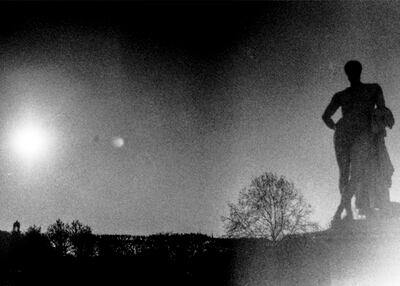 Jesús Ruiz Díaz presenta fotografías tomadas en París, Francia, con cámaras analógicas. Él comenzó con esta serie en  2016 y en cada viaje pudo retratar diferentes facetas de la ciudad.