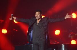 lionel-richie-23039000000-1435431.JPG