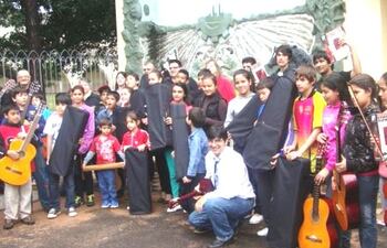el-grupo-de-musicos-del-conservatorio-municipal-melodias-del-ypoa-recibio-una-importante-donacion--214553000000-1094313.jpg