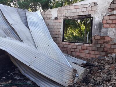 La vivienda se derrumbó a consecuencia del fuego.