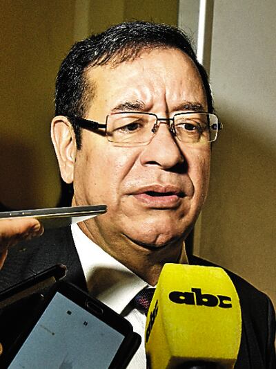 El imputado diputado Miguel Cuevas (ANR, Añetete) vuelve a cambiar de abogado para seguir chicaneando su proceso.