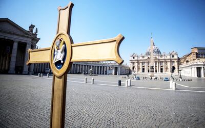 Plaza de San Pedro, en el Vaticano, donde miles de personas se reúnen en Pascua para la bendición papal. Ayer aparecía desierta.
