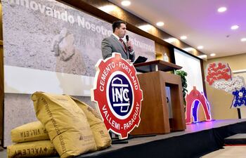 el-titular-de-la-inc-javier-rodriguez-durante-el-lanzamiento-del-nuevo-cemento-de-albanileria-cab-45-lanzado-ayer-en-la-sede-la-union-industrial-pa-221649000000-1783287.jpg