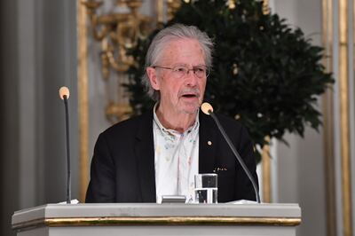 Con muchas criticas y polémicas, el escritor austriaco Peter Handke recibe el Premio Nobel de Literatura 2019.