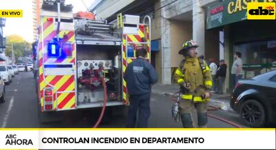 Incendio en edificio de departamentos en el centro de Asunción.