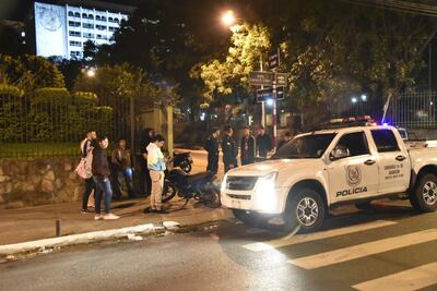 La patrullera que embistió al motociclista.