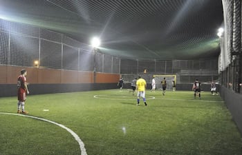 una-de-las-canchas-de-la-sede-deportiva-donde-se-disputara-la-copa-twenty-desde-el-viernes--220010000000-1575977.jpg