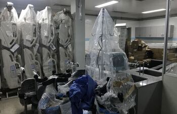 camas-y-otros-equipos-para-terapia-intensiva-guardados-desde-hace-un-ano-en-una-sala--191208000000-1721097.jpg