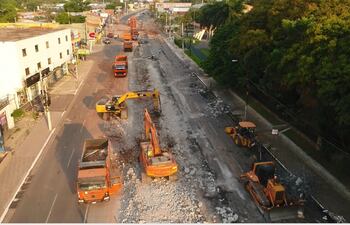 De acuerdo al informe del MOPC, la mitad de las paradas construidas como parte del proyecto fallido del metrobús ya fueron retiradas de la ruta Mariscal Estigarribia, en Fernando de la Mora.