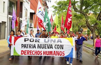 la-marcha-de-las-organiza-ciones-por-el-dia-interna-cional-de-los-dd-hh-recorrio-la-calles-de-asuncion--205433000000-1532156.jpg