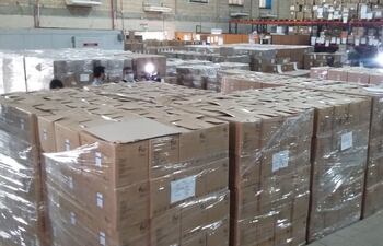 Cajas de insumos defectuosos para luchar contra el coronavirus se acumulan en los depósitos del Ministerio de Salud Pública.