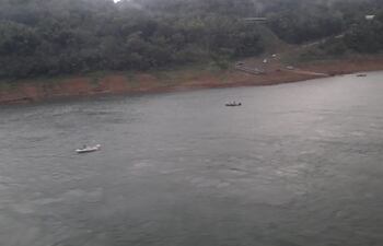 Pese al intenso trabajo de búsqueda, los cuerpos aún no fueron encontrados.