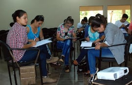 los-participantes-en-la-ultima-jornada-de-capacitacion-para-fortalecer-la-cultura-emprendedora-en-su-mayoria-fueron-mujeres-provenientes-de-vari-210554000000-1430602.jpg