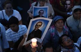 vista-del-inicio-de-los-actos-religiosos-y-culturales-para-celebrar-la-canonizacion-del-beato-salvadoreno-scar-arnulfo-romero-en-san-salvador-el-sa-11713000000-1765798.JPG