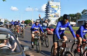 un-grupo-de-ciclistas-del-este-partio-el-domingo-ultimo-del-km-7-rumbo-a-la-basilica-de-caacupe-para-participar-de-las-festividades--211549000000-1656508.jpg