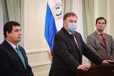 El Ministro de Hacienda, Benigno López (centro), resaltó que siguen debatiendo con el Ministerio de Salud sobre la ampliación del paro total o la aplicación de medidas menos restrictivas para ayudar a la economía.