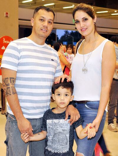 Gustavo, Mickeas y Stefany Mori.