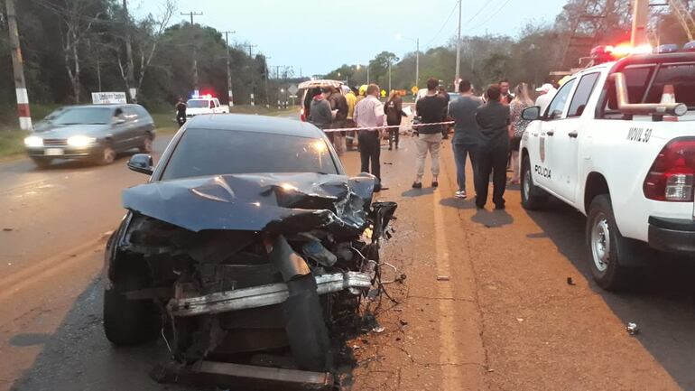Aparentemente el vehículo  lujoso hizo un adelantamiento indebido.