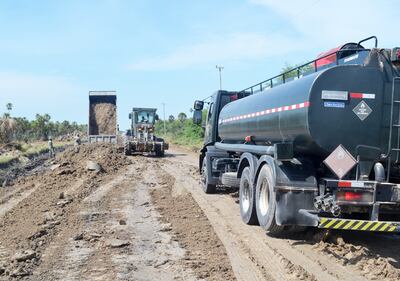 Máquinas del Comando de Ingeniería avanzaron solo 35 kilómetros de los 75 kilómetros que debe arreglar en el trayecto Toro Pampa-Desvío 65.