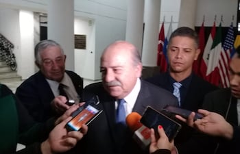 Embajador brasileño en Paraguay, Carlos Simas.