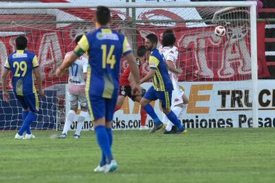 Santiago Salcedo está a un tanto de alcanzar a los 140 goles en el fútbol paraguayo.