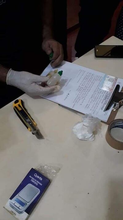 Los estudios primarios de campo determinaron que la sustancia era cocaína.