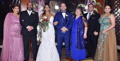 Los contrayentes, con sus padrinos, Lucía González de Molinas,  Carlos Molinas Fernández, María Ignacia Zarza Vda. de Patiño,  Jorge Patiño Zarza y Alba Bripat.