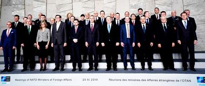 Ministros de Exteriores de la OTAN, reunidos en Bruselas. La alianza más poderosa del mundo enfrenta disensos y críticas internas sobre su funcionamiento, en medio de las cuales buscan reforzar los lazos entre sus miembros.