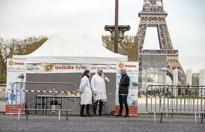 El Gobierno del francés  Emmanuel Macron  restringe las autorizaciones para salir de casa a hacer deporte tras  el aumento de casos de coronavirus en el país. (EFE)