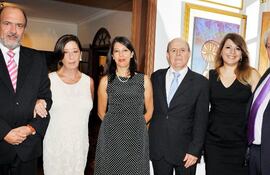 el-ministro-consejero-ricardo-vargas-marisa-de-vargas-katerina-fuentes-de-artal-el-primer-secretario-de-la-embajada-luis-felipe-artal-pamela-go-221557000000-525985.jpg