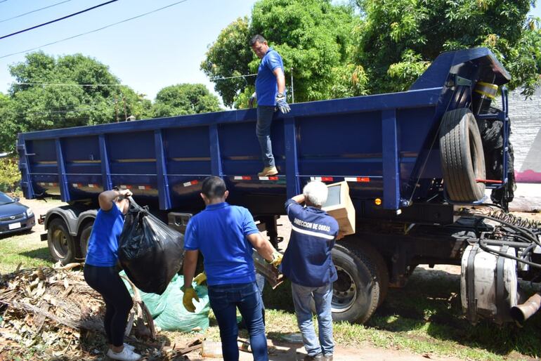 Minga ambiental realizada en Villa Elisa.