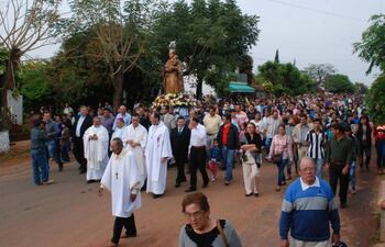 la-procesion-de-la-imagen-de-la-virgen-maria-fue-encabezada-por-mons-melanio-medina-y-sacerdotes--200528000000-1374771.jpg
