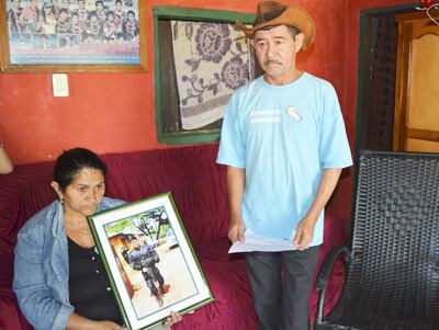 Obdulia Florenciano y Apolonio Morínigo, padres del suboficial Edelio Morínigo, secuestrado en el 2014.