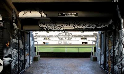 Acceso al sector preferencial del estadio de Olimpia,  donde se disputó el último partido oficial en nuestro medio, el miércoles pasado, entre el local y
 el argentino Defensa y Justicia por Copa Libertadores. El Decano ganó por 2-1 con anotaciones de Carlos Rolón y Brian Montenegro.