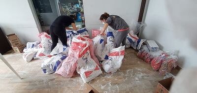 Preparación de los kits con todas las donaciones recibidas.