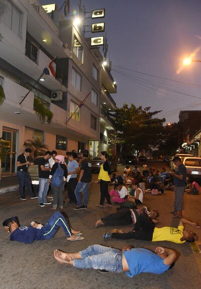 Los indígenas llegaron hasta la sede central del diario ABC Color, sobre la calle Yegros, donde entregaron sus reclamos.