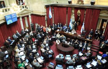 el-senado-argentino-con-el-impulso-del-oficialismo-y-el-apoyo-de-sectores-de-la-oposicion-aprobo-una-ley-que-permitira-saldar-las-deudas-con-fondo-200020000000-1444131.jpg