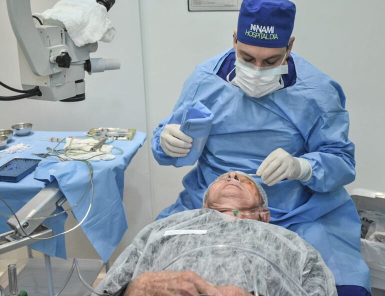 Cirugías de cataratas y atención médicas en San Juan Bautista de Ñeembucú.