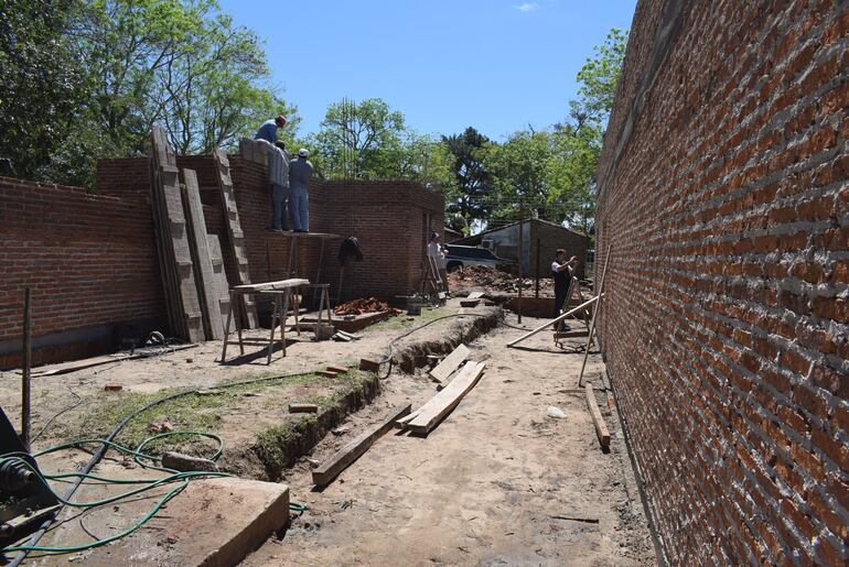 Obras de ampliación edilicia se lleva adelante en el  Centro de Salud de Yabebyry.