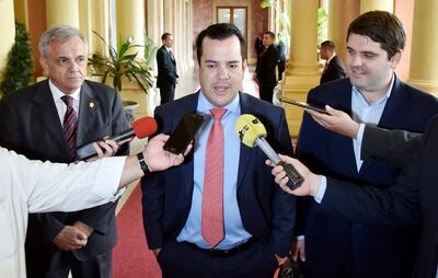 De izq. a der.: Luis Villasanti, presidente de la ARP; Rodolfo Friedmann, ministro de Agricultura y Ganadería, y José Carlos Martin Camperchioli, titular del Senacsa. Fue ayer en Palacio de López.