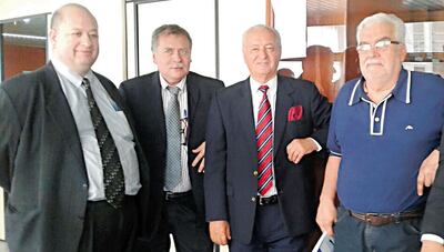 Los abogados Leonardo Garófalo, Rubén Ayala y los acusados Cosme Roa y Luis Barrientos, exdirectivos de APA, en tribunales.